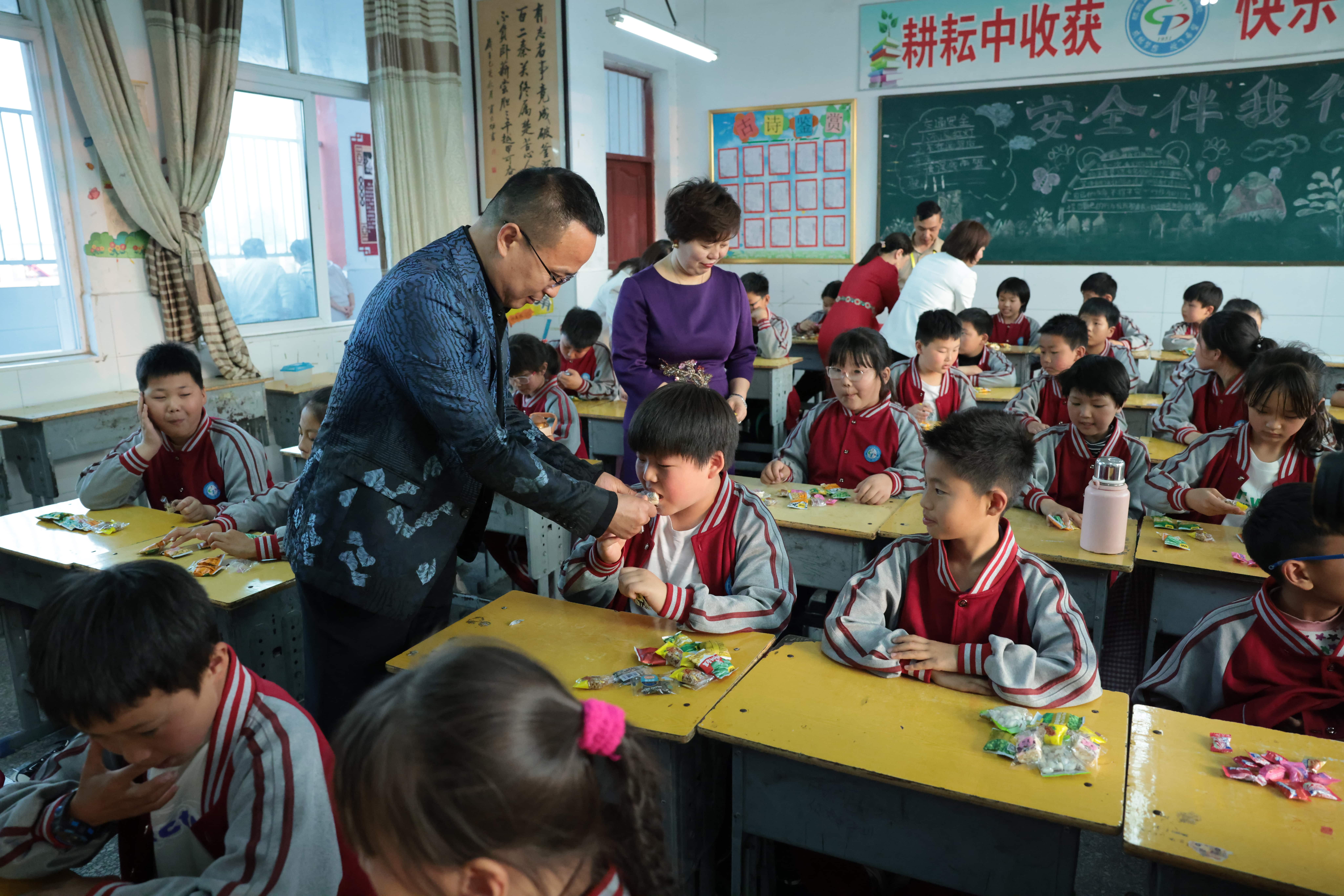 在爱意的“双向奔赴”中丨第249所新爱体育(官网)官方网站公益学校揭牌 在爱意的“双向奔赴”中丨第249所新爱体育(官网)官方网站公益学校揭牌