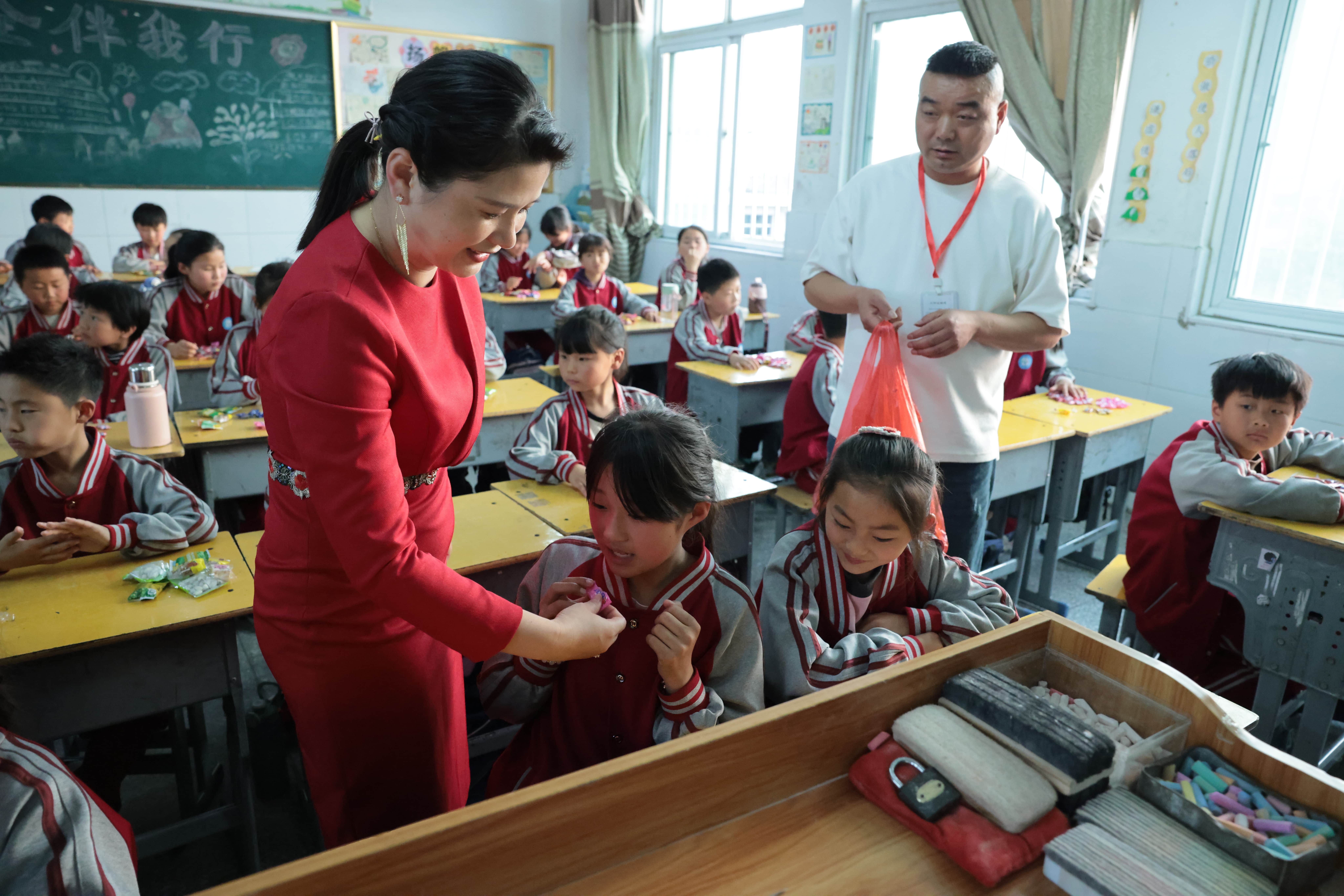 在爱意的“双向奔赴”中丨第249所新爱体育(官网)官方网站公益学校揭牌 在爱意的“双向奔赴”中丨第249所新爱体育(官网)官方网站公益学校揭牌