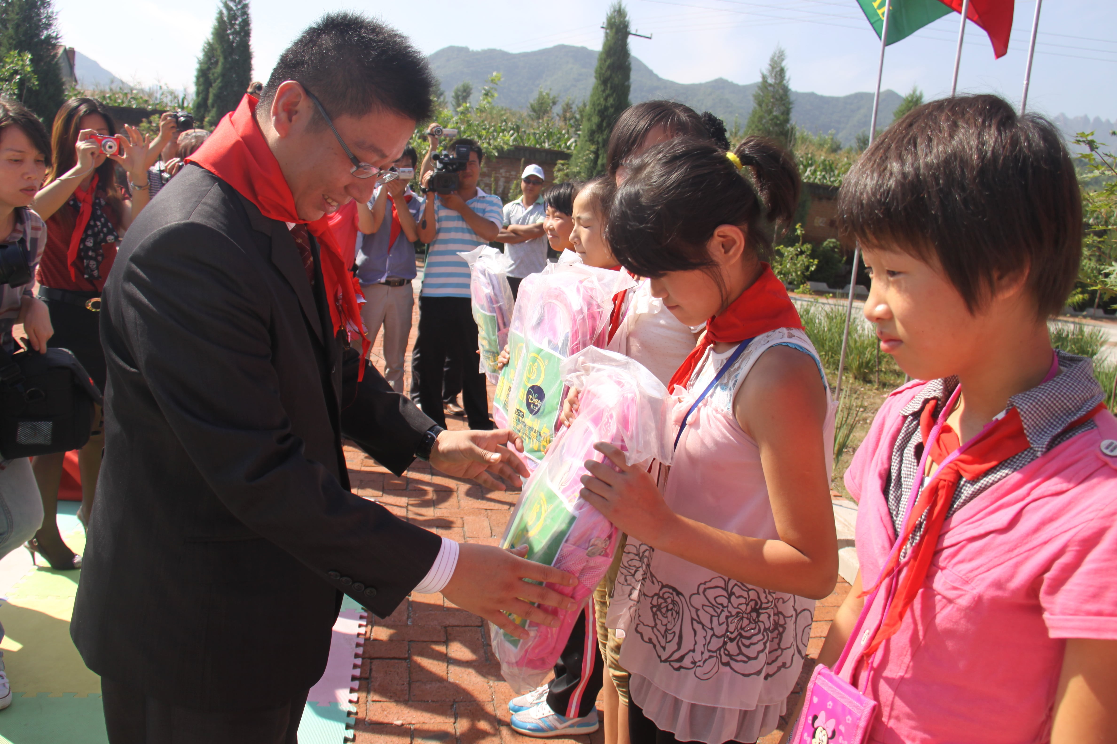 第17所 承德市乌龙矶新爱体育（官网）官方网站牛艳玲小学