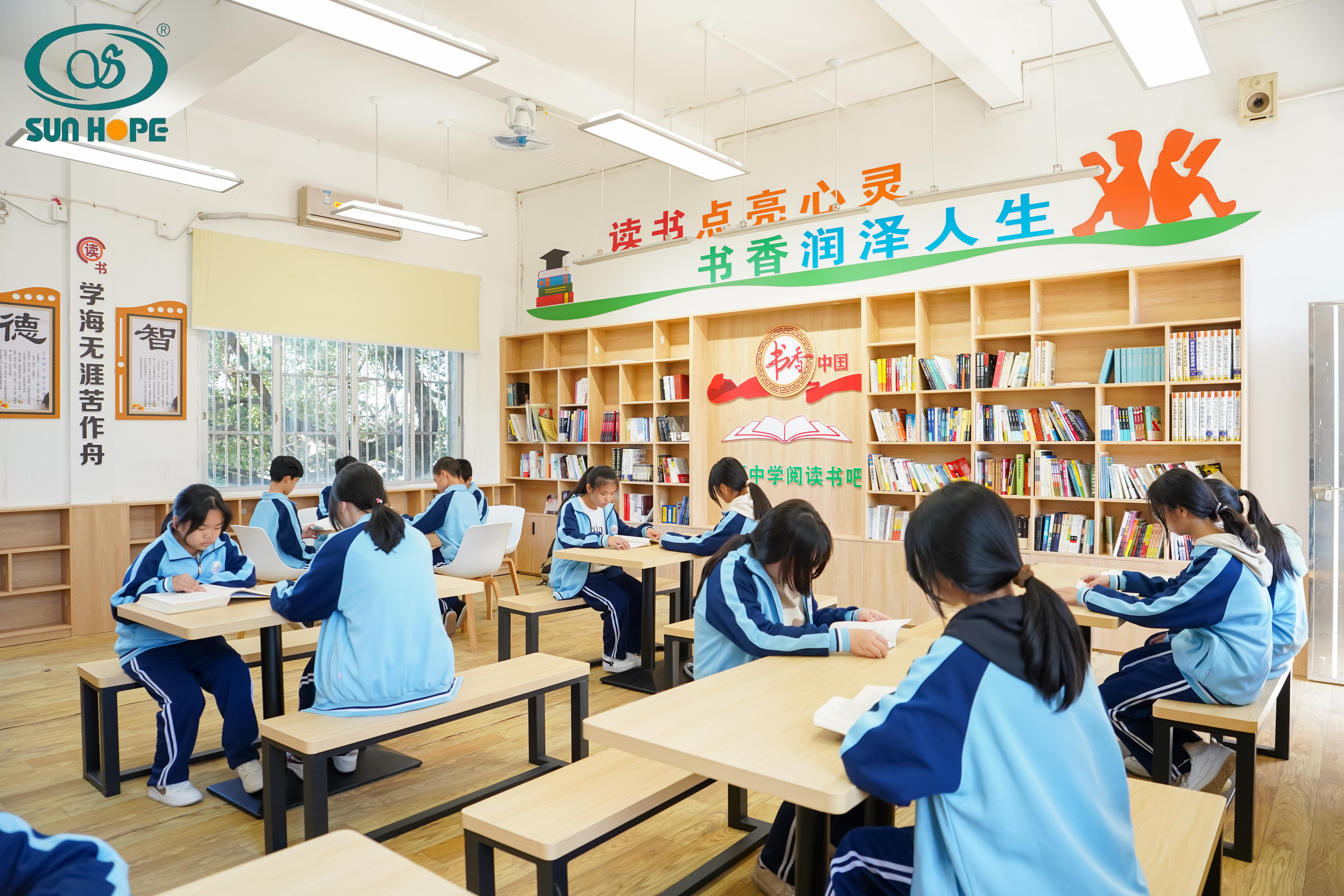 天津高校大学生记者走进新爱体育（官网）官方网站公益小学开展“书香悦读，筑梦成长”活动